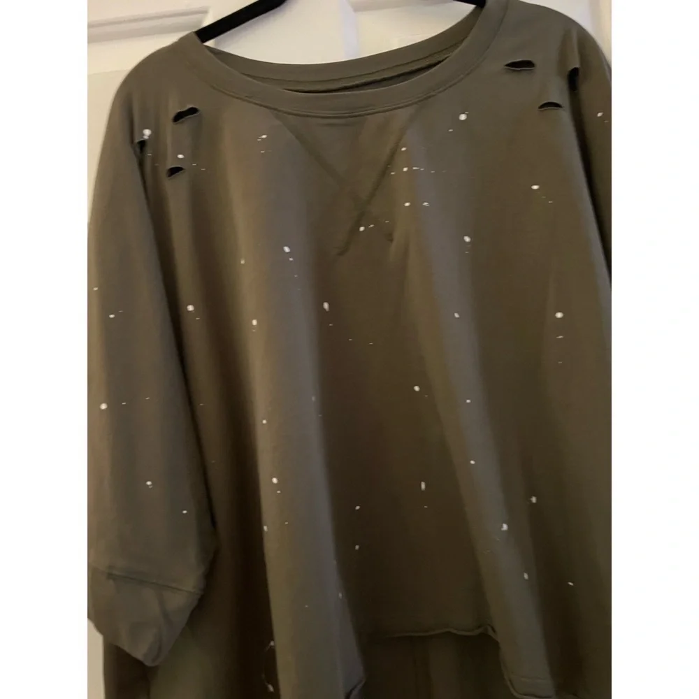 NEW! Olive Curved Hi Lo Hem Splatter Detail Half Sleeve Top! - Picture 7 of 8